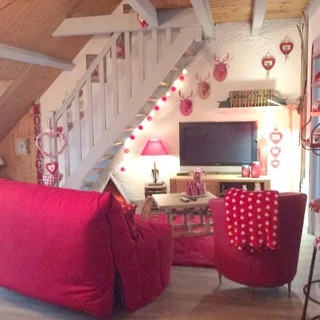 Chalet D'Une Chambre A Laguiole Avec Magnifique Vue Sur La Montagne Jardin Amenage Et Wifi
