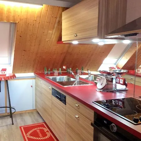 Chalet D'Une Chambre A Laguiole Avec Magnifique Vue Sur La Montagne Jardin Amenage Et Wifi