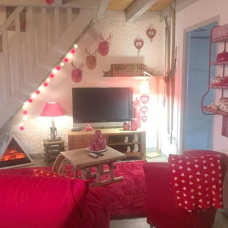 Chalet D'Une Chambre A Laguiole Avec Magnifique Vue Sur La Montagne Jardin Amenage Et Wifi Alpehytte
